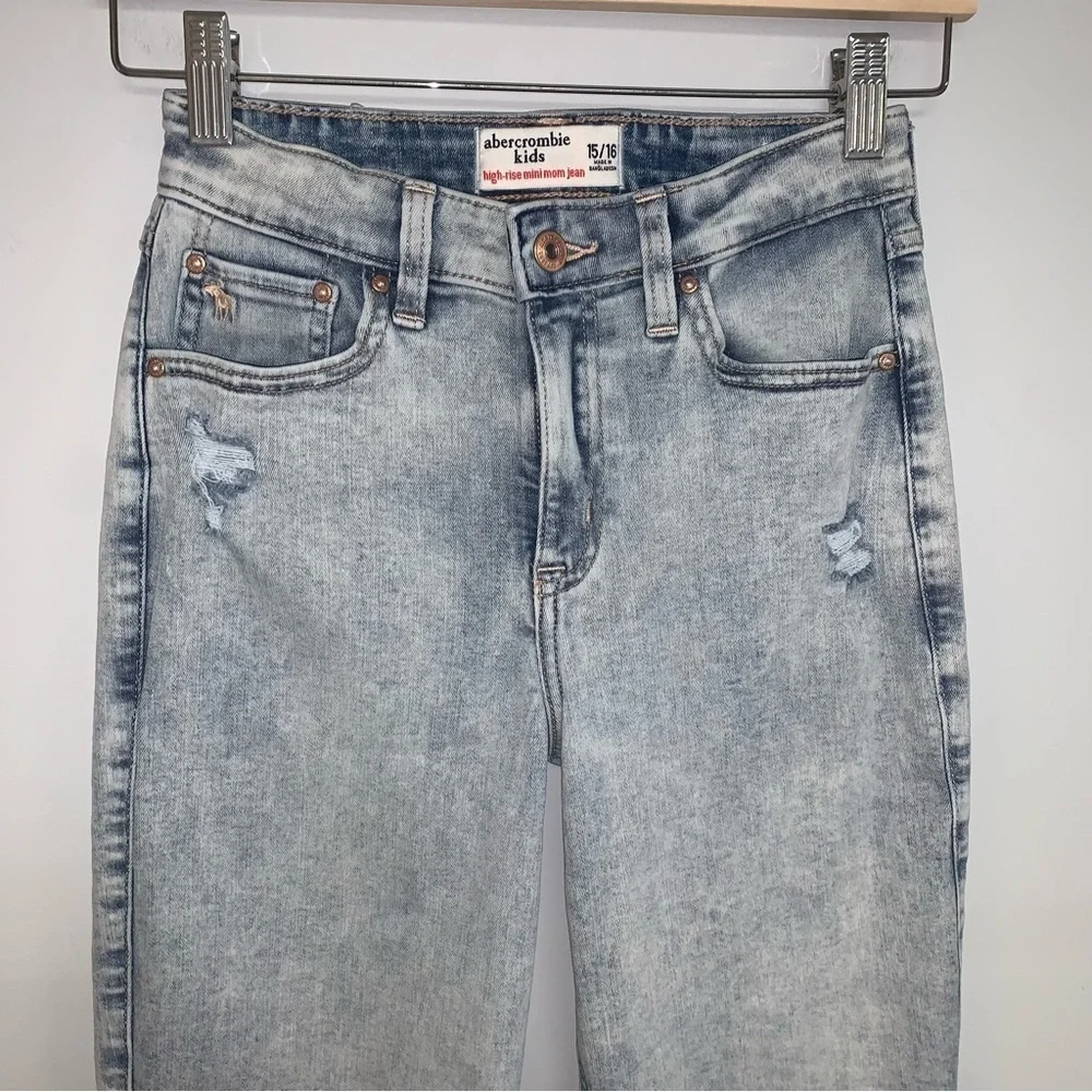 Abercrombie Kids High Rise Mini Mom Jeans Size 15/16 Girls Light Wash‎ Denim - Picture 3 of 8